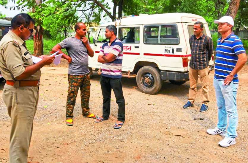 Air force soldier arrested from Satna एयर फोर्स के भगोड़े जवान को सतना से गिरफ्तार कर टीम ले गई प्रयागराज