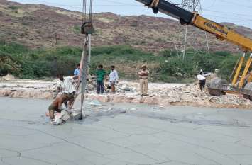 Wet slurry of stone cutting becomes fatal for cows गायों के लिए जानलेवा बनी स्टोन कटिंग की गीली स्लरी