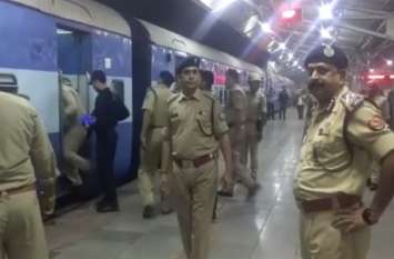 UP Police late night cheacking operation against Kamlesh tiwari murder कमलेश तिवारी हत्याकांड में शामिल आरोपियों की तलाश में पुलिस ने देर रात तक चलाया चेकिंग अभियान