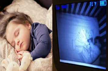 woman freaks out after seeing ghost in son crib बच्चे के बगल में सो रहा था भूत, देखते ही मां की उड़ी हवाईयां