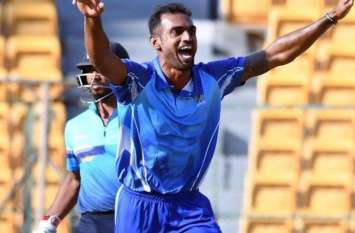 Abhimanyu Mithun became first bowler from Karnataka to take a hattrick विजय हजारे ट्रॉफी में हैट्रिक लेने वाले कर्नाटक के पहले गेंदबाज बने अभिमन्यु मिथुन