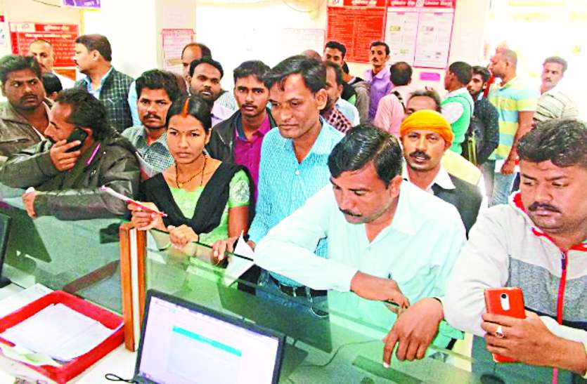 50 फीसदी कर्मचारियों को अब तक नहीं मिला वेतन, दिवाली पर जेब खाली होने से बढ़ी धड़कन 50 फीसदी कर्मचारियों को अब तक नहीं मिला वेतन, दिवाली पर जेब खाली होने से बढ़ी धड़कन