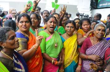by-election : AIADMK won both vikravandi and nanguneri seats पार्टी को मिली जीत तो नेताजी बोले 'सत्यमेव जयते' !