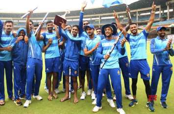 Vijay Hazare Trophy Karnataka became champion विजय हजारे ट्रॉफी : बारिश से बाधित मैच जीत कर्नाटक बना चैम्पियन, फाइनल में तमिलनाडु को दी मात