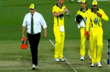 Australian Prime Minister won heart in practice match अभ्यास मैच में ऑस्ट्रेलियाई प्रधानमंत्री ने जीता दिल, खिलाड़ियों के लिए मैदान में ड्रिंक्स लेकर आए