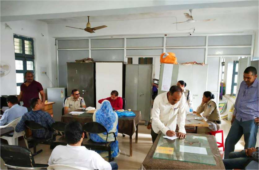 NM trap satna today : 200 rishvat for maternity help aid bill
