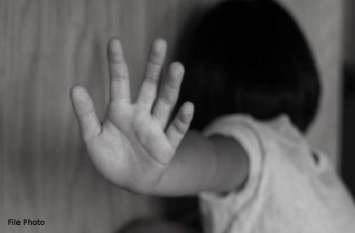 Man raped Minor Girl in his Brother house father killed her mother दुष्कर्म पीडि़ता के पिता ने रेप के आरोपी का दिया साथ, जानिए क्यों