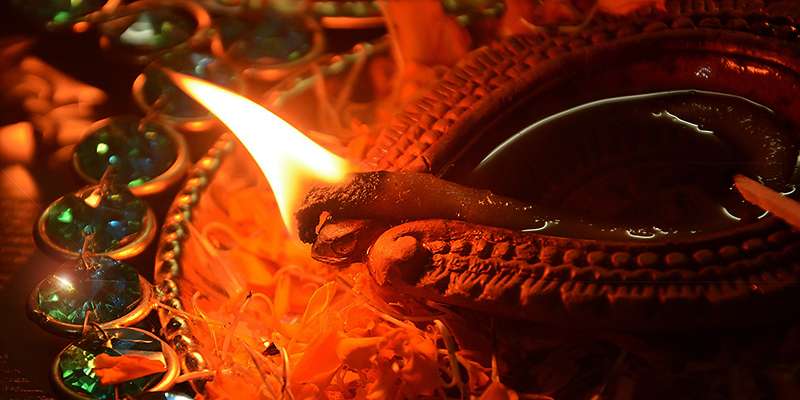 दिवाली की रात जरुर करें ये उपाय, प्रसन्न होंगी देवी लक्ष्मी, देंगी कर्ज मुक्ति का आशीर्वाद