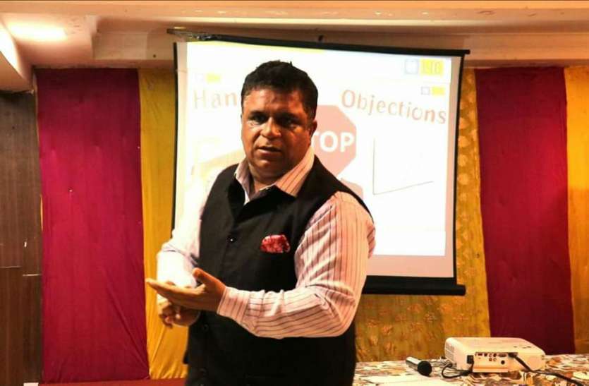 आप पहुंचे उनके पास, जो नहीं है अपने परिवार के साथ आप पहुंचे उनके पास, जो नहीं है अपने परिवार के साथ