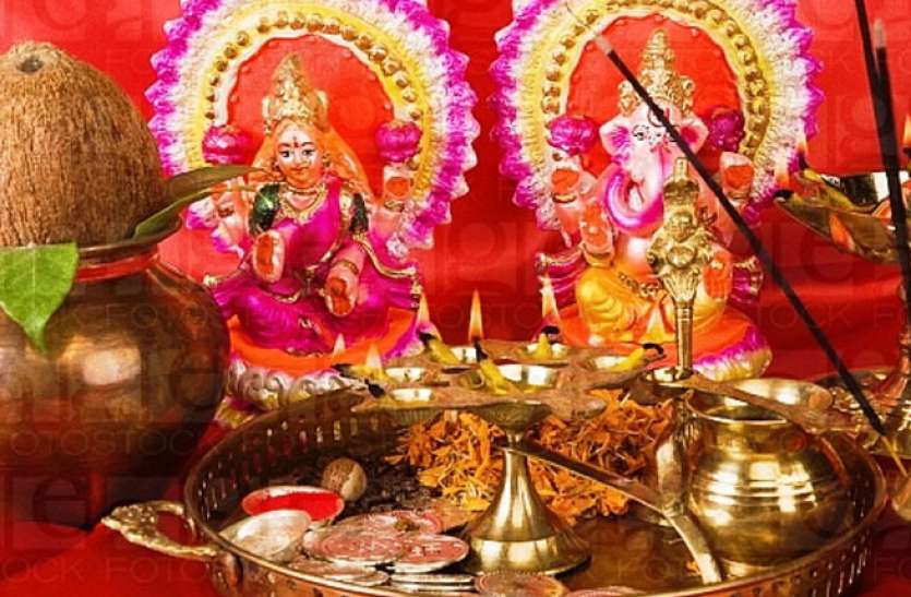 pujaa.jpg दिवाली 2019 : लक्ष्मी पूजन के समय न करें ये गलतियां, हो सकते हैं ये 10 नुकसान