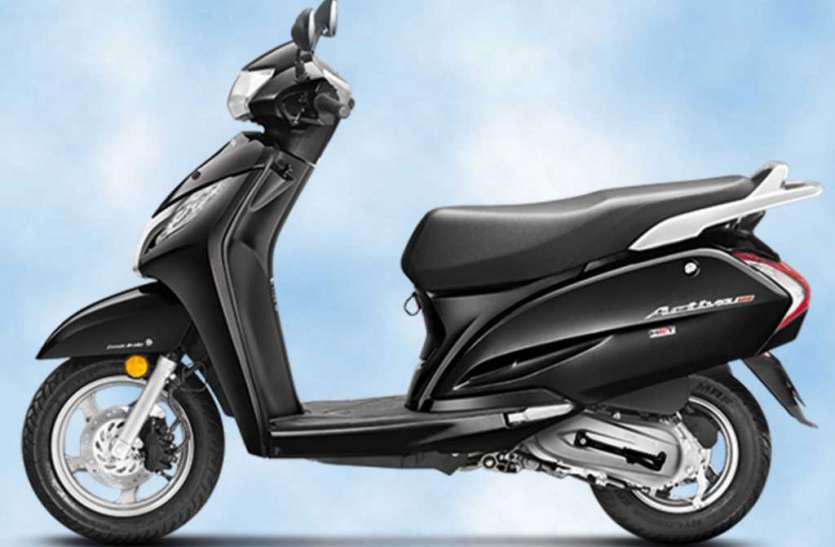 scooty.jpg ये शख्स 67 हजार के सिक्के लेकर पहुंचा एक्टिवा खरीदने, गिनती में चकराया सबका सिर