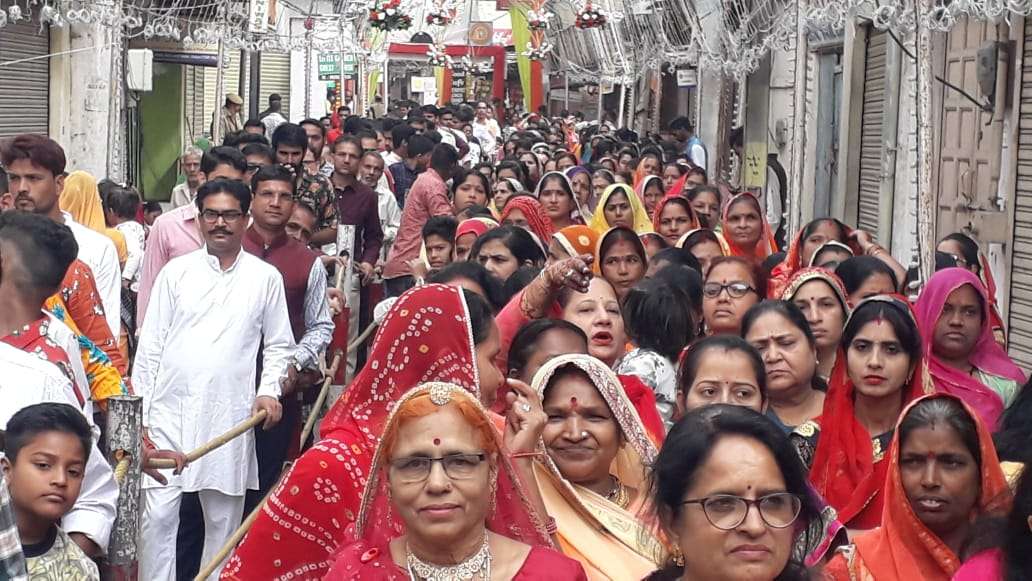 उदयपुर बोला हैप्पी दिवाली, आसमां से लेकर धरती तक फैला उजास, रोशनी से जगमगा उठी झीलों की नगरी