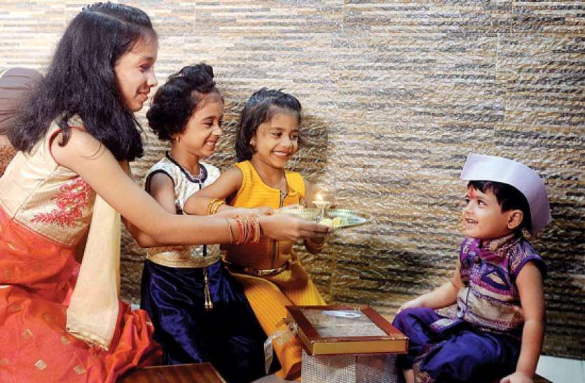 bhai_dooj.jpg भाई दूज 2019 : इस शुभ मुहूर्त पर करें भाई को तिलक, प्यार बढ़ने समेत होंगे ये 10 फायदे