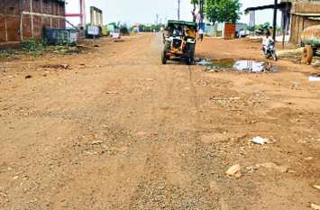 worst roads in madhya pradesh are here बारिश रुकने के बाद भी न नई सडक़ें बन सकीं, न ही क्षतिग्रस्त सुधरीं