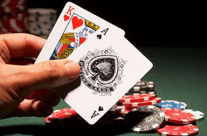 Madhavnagar police arrested eight gamblers Gambling पॉश कॉलोनी में जुआ फड़ पर पुलिस की दबिश, आठ रंगेहाथ गिरफ्तार