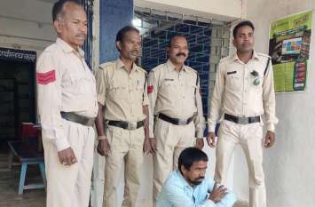 Surajpur murder: Father murdered his son with sharp weapon बेटे की धारदार हथियार से हत्या कर पिता पहुंच गया थाने, पुलिस को गुमराह करने बताई अलग कहानी, फिर...