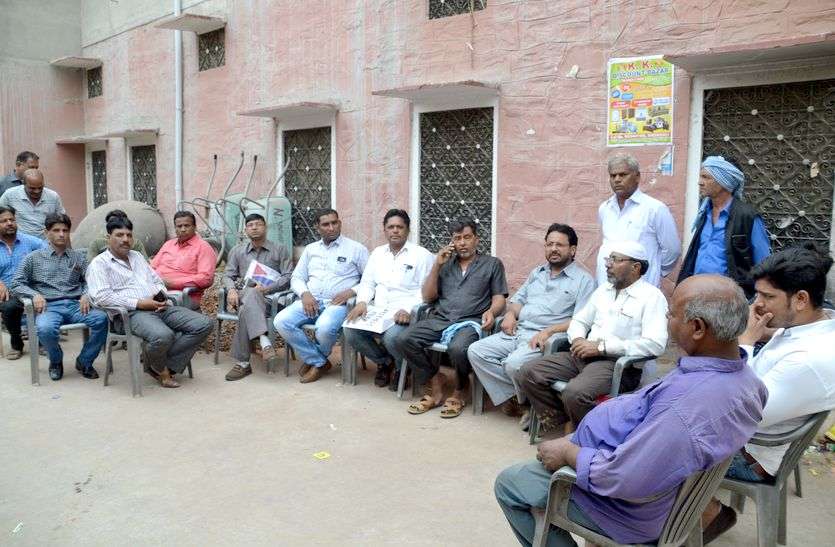 Changemaker 2.0 : सीवरेज के गड्ढ़ों ने बदहाल कर दी शहर की सूरत जख्म अब नासूर बनने लगे हैं Changemaker 2.0: सीवरेज के गड्ढ़ों ने बदहाल कर दी शहर की सूरत जख्म अब नासूर बनने लगे हैं
