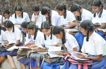 Resolved the doubts of adolescent girls by answering questions सवाल-जबाब से किया किशोरियों की शंकाओं का समाधान