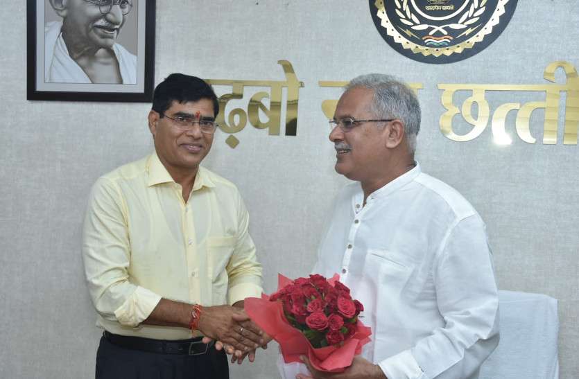 mandal.jpeg आरपी मंडल ने 18 साल पहले जिनसे कलेक्टर का चार्ज लिया, उन्हीं से मुख्य सचिव की जिम्मेदारी भी ली