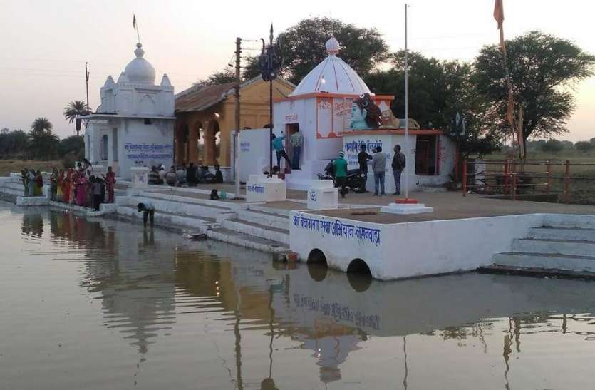 लखनवाड़ा के वैनगंगा घाट में हुई छठ पूजा लखनवाड़ा के वैनगंगा घाट में हुई छठ पूजा