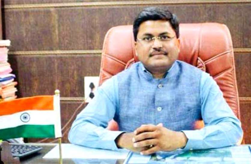 कृषि उपकरण बांटने में बड़ी धांधली, दो कृषि विस्तार अधिकारी निलंबित, कलेक्टर ने छह अन्य अधिकारियों के निलंबन के लिए सरकार को लिखा पत्र कृषि उपकरण बांटने में बड़ी धांधली, दो कृषि विस्तार अधिकारी निलंबित, कलेक्टर ने छह अन्य अधिकारियों के निलंबन के लिए सरकार को लिखा पत्र