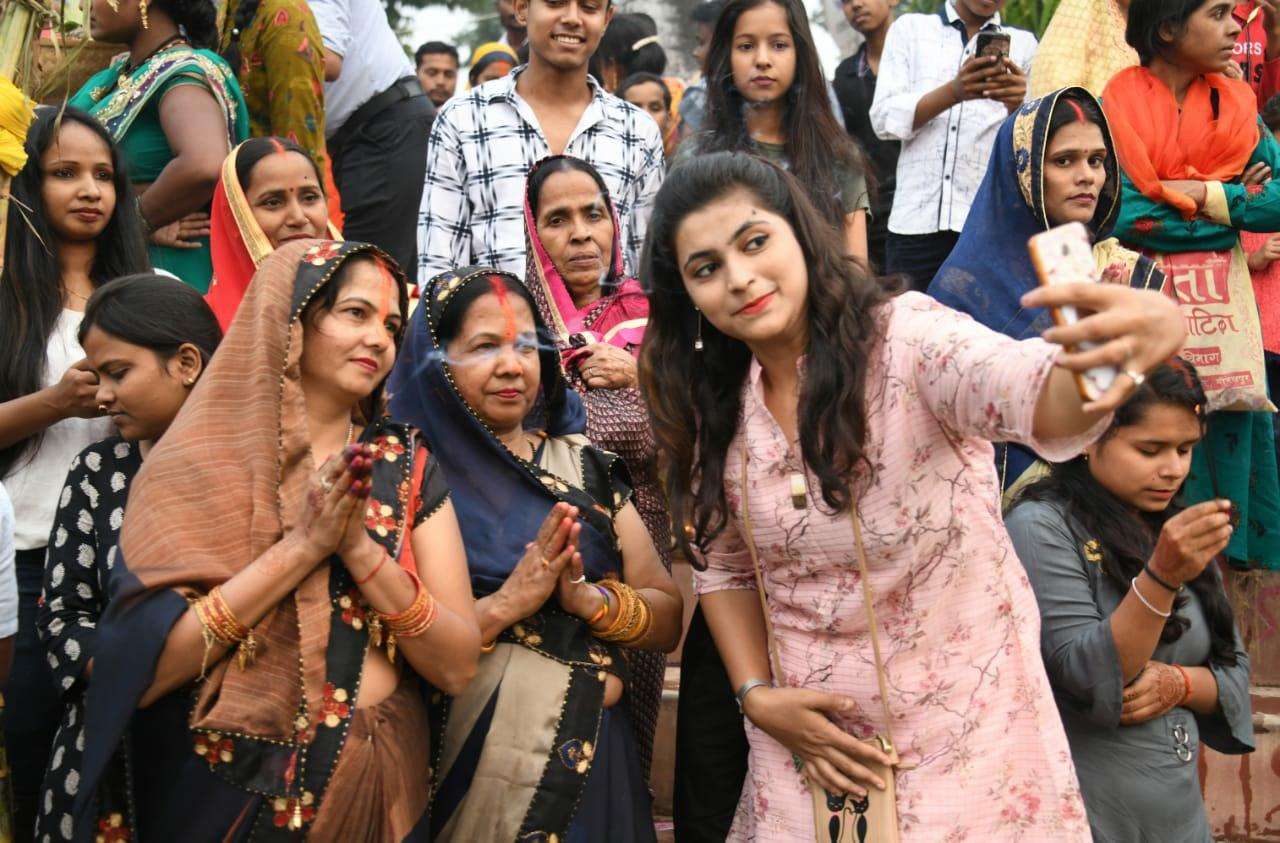 काँचहिं बाँस के बहेंगिया, बहँगी लचकत जाय से गुंजरित हुआ पूर्वांचल