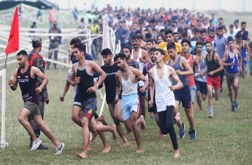 जम्मू-कश्मीर के युवा देंगे आतंक को जवाब, सेना भर्ती में उमड़ी भारी भीड़