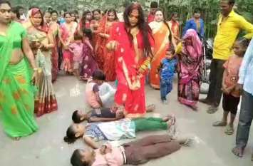 Transgenders Chhath Puja in UP, See video how they worship Chhath Puja 2019 किन्नर समाज का छठ व्रत, एेसी छठ पूजा देखी है क्या, देखिए वीडियो
