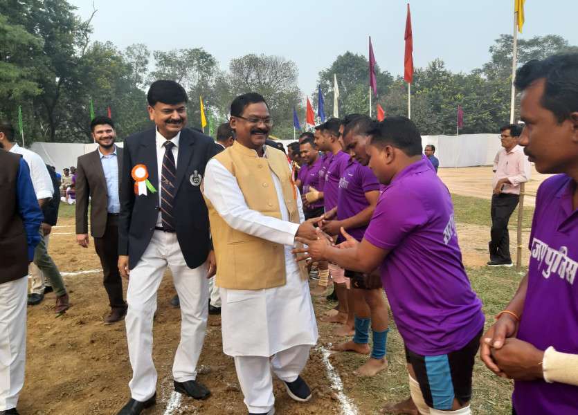 5 जिलों के 299 पुलिस जवान दिखाएंगे जौहर, मंत्री-आईजी के सामने आकर्षक मार्च पास्ट के साथ खेली कबड्डी