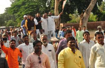 BJP and Congress show strength in guna Power performance: किसानों के नाम पर भाजपा और कांग्रेस ने किया शक्ति प्रदर्शन, नहीं जुटा पाए भीड़