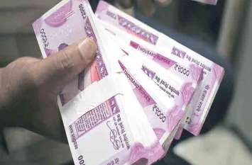 vieo of lekhpal taking bribe gone viral लेखपाल का रिश्वत लेते वीडियो वायरल, नव नियुक्त डीएम ने किया सस्पेंड