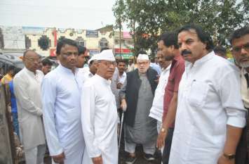 Conflicting statement of former governor 'चुल्लूभर पानी में डूब मरे जिला प्रशासन और नगर पालिका, अफसरों को खींचकर मारना चाहिएÓ