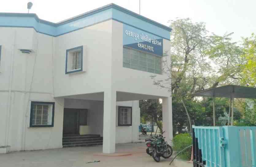 Ahmedabad News वडोदरा से कार में अहमदाबाद आकर करते ऐसा काम, सीसीटीवी में हुए कैद, पुलिस ने पकड़ा Ahmedabad News वडोदरा से कार में अहमदाबाद आकर करते ऐसा काम, सीसीटीवी में हुए कैद, पुलिस ने पकड़ा