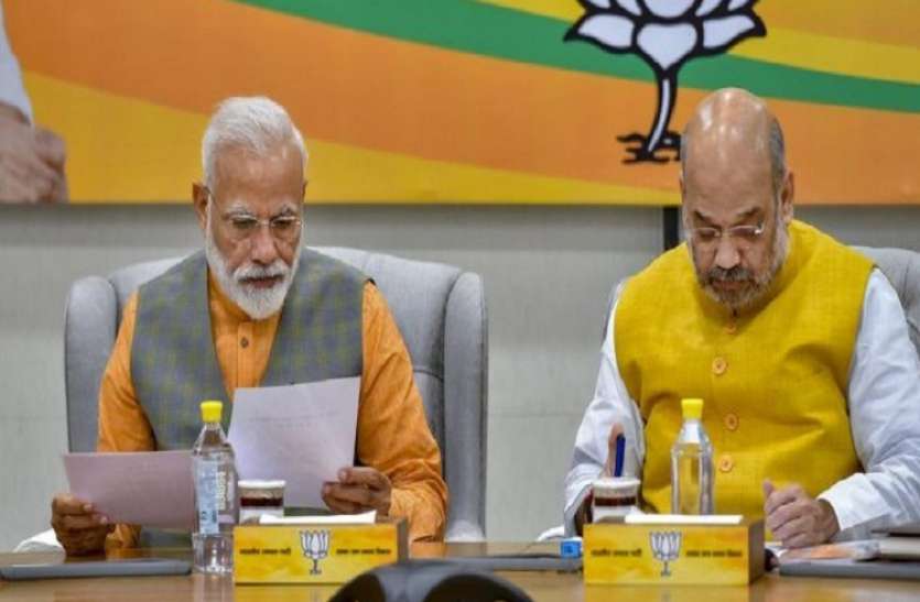 amit-shah-and-narendra-modi-696x392.jpg महाराष्ट्र में चल रहे सियासी संकट के बीच पीएम मोदी ने की समीक्षा बैठक, कई मुद्दों पर हुई गहन चर्चा
