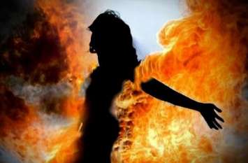 Young Girl dies during treatment इलाज के दौरान युवती की मौत, सिरफिरे आशिक ने जलाया था जिन्दा