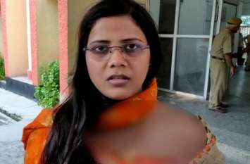 Lady Officer Alligation on SDM Misbehaved with me महिला अधिकारी का आरोप, एसडीएम ने किया दुर्व्यवहार, कपड़ा भी फटा