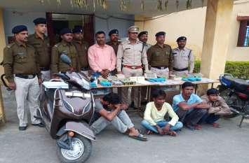 Chhattisgarh Crime: Police seized 2.35 lakh illegal medicines पक्की खबर मिलते ही पहुंच गई पुलिस, तलाशी में स्कूटी और बाइक सवार 4 युवकों से मिले सवा 2 लाख के घातक सामान