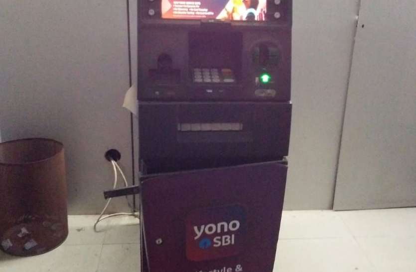 ATM यहां लावारिस की तरह हैं खजाने, क्योंकि बीमा तो मिल ही जाता है