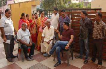 jhunjhunu news mera ward meri baat नालिया बनी, लाइट लगी, लेकिन नहीं सुधरी सड़कें