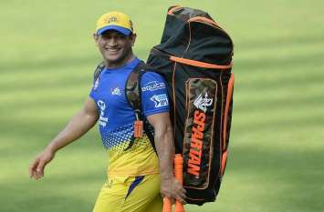 Dhoni can be seen doing commentary in the test day and night दिन-रात टेस्ट में कॉमेंट्री करते दिख सकते हैं धोनी