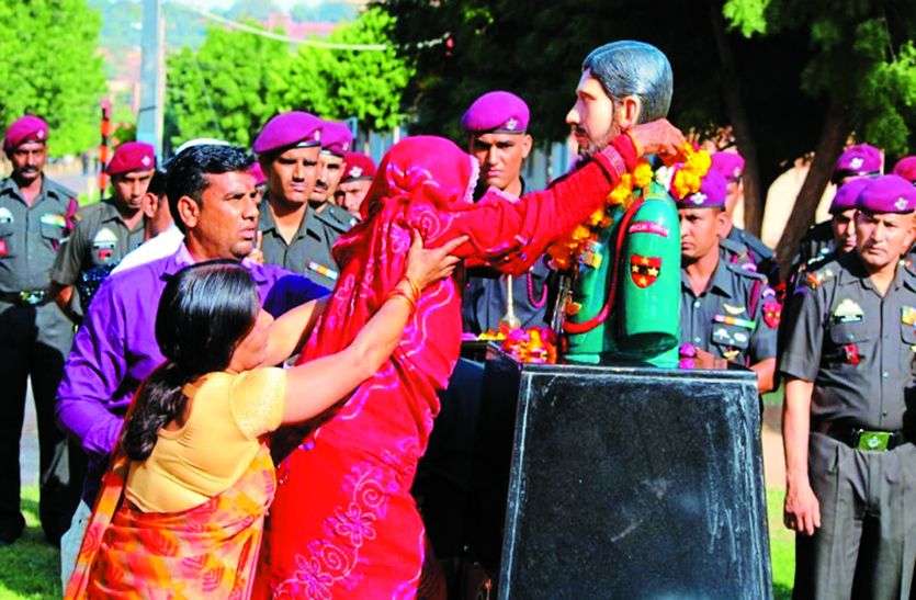 सीकर के लाल की जोधपुर में लगाई प्रतिमा, 1984 में दिखाया था अदम्य साहस सीकर के लाल की जोधपुर में लगाई प्रतिमा, 1984 में दिखाया था अदम्य साहस
