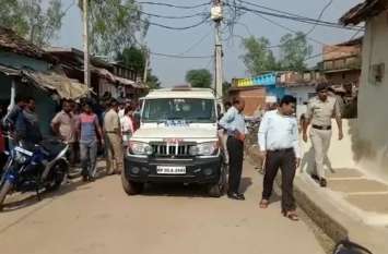 Raid on illegal storage in guna Raid on illegal storage: बटावदा गांव में बड़ी मात्रा में मिला डीजल, खाद्यान्न और खाद-बीज