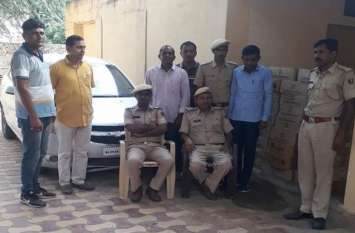 Smugglers absconding, liquor and car seized पुलिस पीछेे लगी तो तस्कर फरार, शराब व कार जब्त