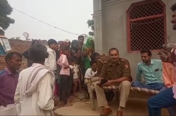 Firozabad police making people aware in Ayodhya case VIDEO: अयोध्या मामले को लेकर सतर्क हुई पुलिस, गांव—गांव जाकर किया जा यह काम