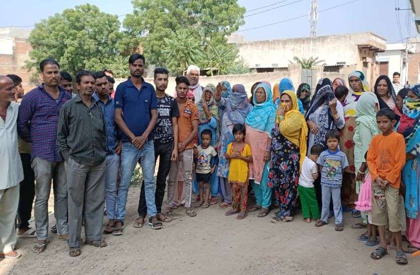 Changemaker 2.0 : खुद करते हैं नालियां साफ, सर्दी में भी मंगवाने पड़ रहे हैं पानी के टैंकर Changemaker 2.0 : वार्ड 19 में खुद करते हैं नालियां साफ, सर्दी में भी मंगवाने पड़ रहे हैं पानी के टैंकर