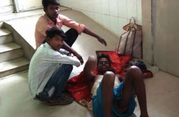 Negligence in Singrauli District Hospital इमरजेंसी ड्यूटी से नदारद डॉक्टर, मरीज परेशान, पुराने जिला अस्पताल में लगती है इमरजेंसी ड्यूटी