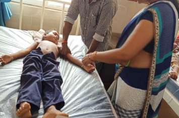 Injured admitted to Chitrangi Health Center in Singrauli district अनियंत्रित होकर गहरी खाई में गिरा ऑटो, दो की मौके पर मौत, पांच घायल, जानिए कैसे हुआ हादसा