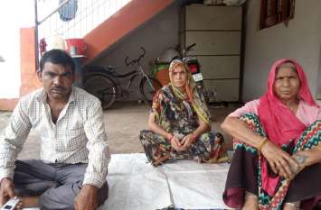 Farmer's family said, politics is happening in his name, but no one ca किसान का परिवार बोला, उनके नाम पर राजनीति तो हो रही, लेकिन मदद करने कोई आगे नहीं आया