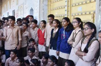 15 students suspended in jhunjhunu झुंझुनूं के इस कस्बे की राजकीय स्कूल से 15 विद्यार्थी 10 दिन के लिए निलम्बित