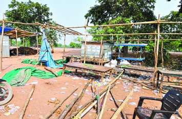 police excise officials had to remove government-owned tasting shop आखिरकार पुलिस व आबकारी अधिकारियों को हटानी पड़ी सरकारी संरक्षण वाली चखना दुकान